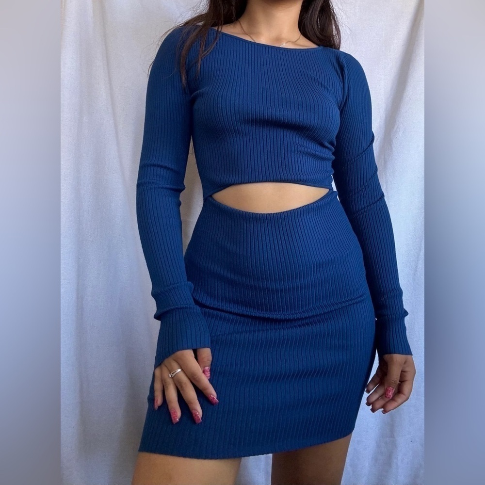 Aritzia Wilfred Blue Cut-Out Knit Longsleeve Mini Dress in Blue size Small